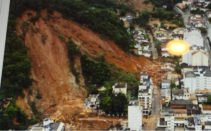 A Landslide B Mudflow C Ock Avalanche D Slump 2 Which Of The Following Processes Are Involved In The Movement In Th 2