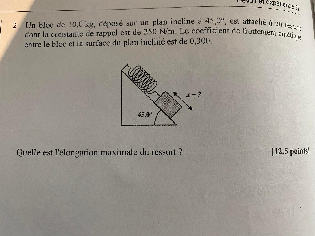 2 Un Bloc De 10 0 Kg Depose Sur Un Plan Incline A 45 0 Est Attache A Un Ressor Dont La Constante De Rappel Est De 25 1